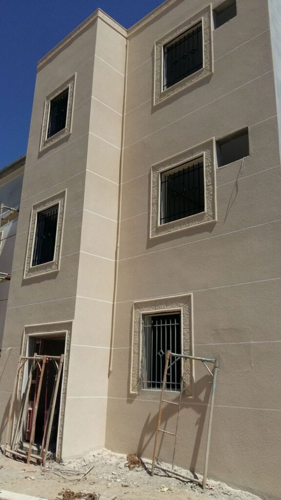 دهان فلل من الخارج في شمال الرياض